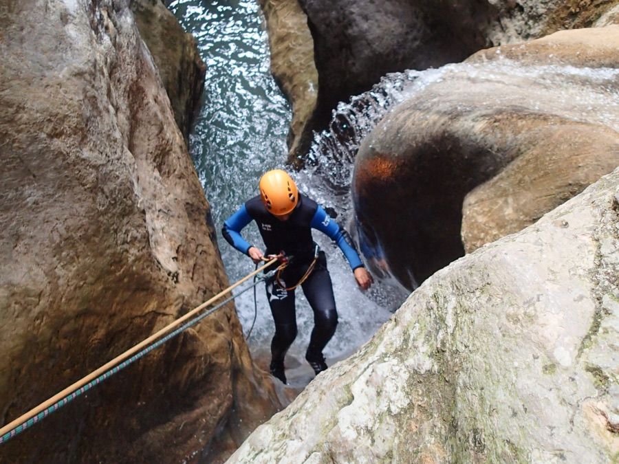 Descente en rappel du Canyon de Formiga dans la Sierra de Guara