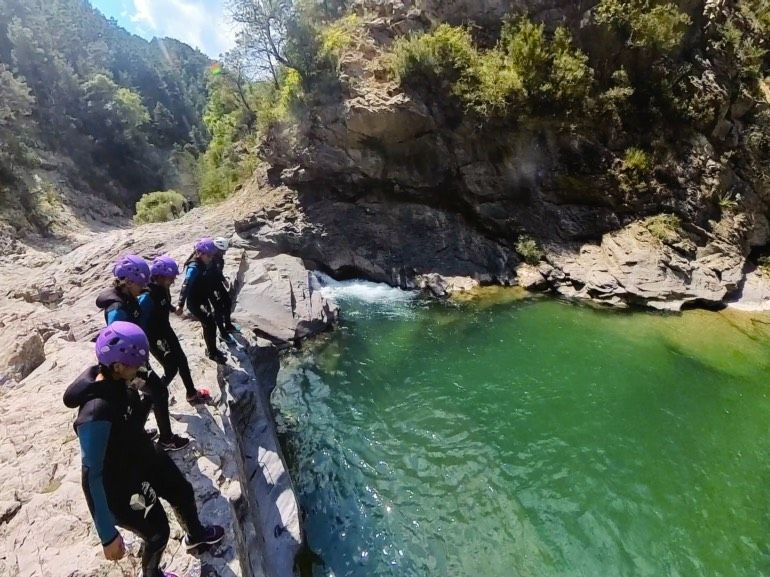 Salto en el barranco familiar de Miraval Inferior